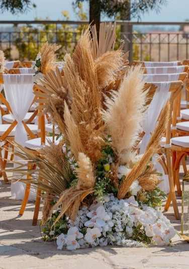 Pampas & White Flower Oversized Aisle End