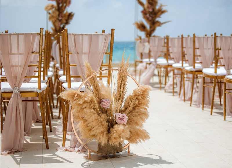 Large Pampas Grass & Dried Grass Circle Hoop Table Centrepiece With Roses 70cm