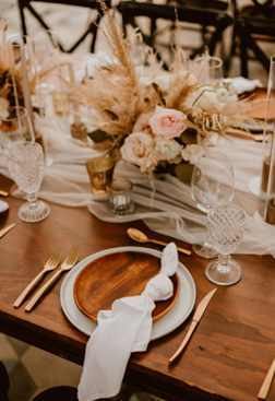 Pampas Geo Colulmn Centrepiece with Foliage