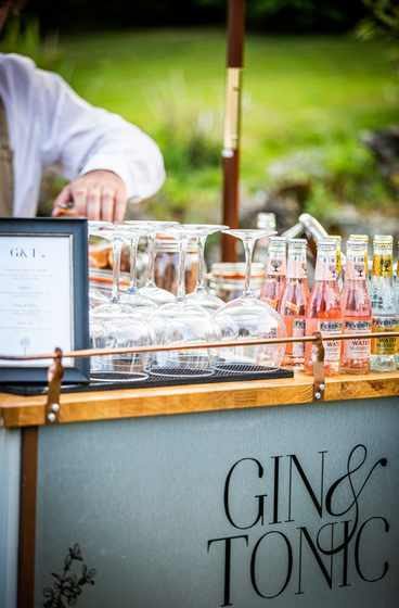 White Prosecco Stand Complete with Glasses