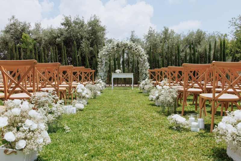 Luxury White Rose & Gyp Arch